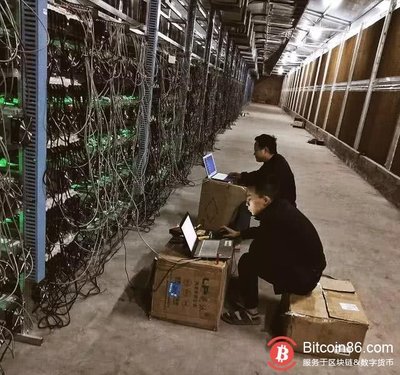 High-capacity bitcoin mining farm implementing advanced cooling solutions