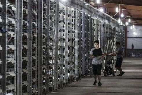 A powerful mining rig operating efficiently in a UK mining farm